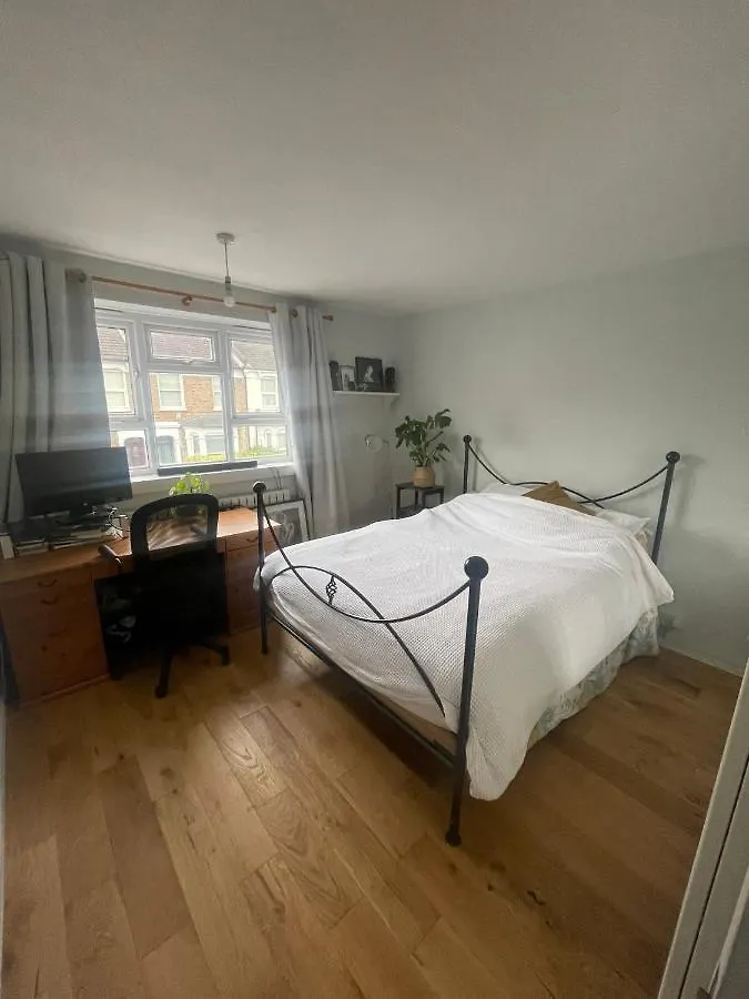 Beautiful Entire Flat In Peckham Apartment London